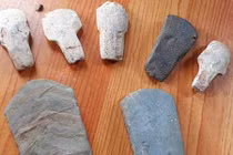 Phát hiện lưỡi rìu bằng đá nghi cổ vật thời tiền sử