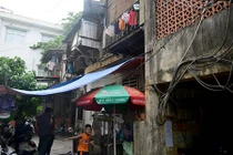 Cảnh cũ nát trong chung cư xập xệ trung tâm Sài Gòn 