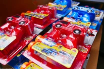 Trước Trung thu, súng bắn bong bóng Trung Quốc đắt hàng 