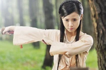 Xem hot girl Midu lột xác từ trong sáng đến táo bạo