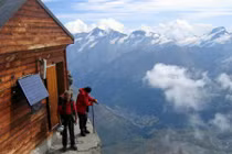 Ngôi nhà cô đơn nhất thế giới trên vách núi cheo leo