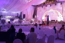 Đám cưới xa hoa của con trai đại gia biệt thự gà vàng