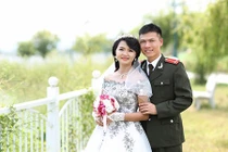 Ảnh cưới lãng mạn của hai chiến sĩ công an trẻ Bắc Giang