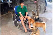 Ảnh: Chàng trai bại liệt làm du lịch ở đảo Bé Lý Sơn