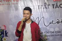 Hot boy quân phục khiến các cô gái “tan chảy” vì giọng hát quá ngọt