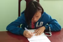 Kinh hoàng gái 9x đâm nhiều nhát dao vào bụng mẹ