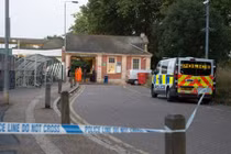 Một thanh niên mất mạng vì thò đầu ra cửa sổ tàu