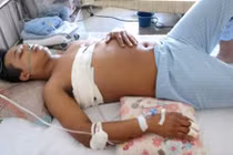 Tài xế taxi Mai Linh bị đồng nghiệp truy sát chém thấu ngực