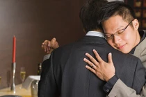 Xa vợ lâu ngày tôi đã biến thành kẻ đồng tính 