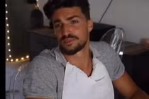 Chết lặng vì bạn gái chiều cún cưng hơn người tình