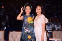 Ngô Phương Lan vác bụng bầu đi chấm thi hoa hậu