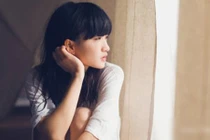 Cảm xúc đã chết, tôi chẳng còn ghen khi chồng ngoại tình