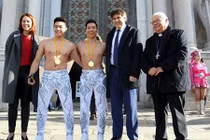 Anh em nghệ sĩ xiếc Cơ - Nghiệp và đường lên bậc thềm Girona