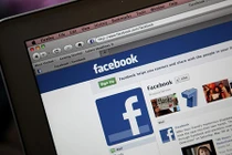 Con kiện bố mẹ vì đăng ảnh "dìm hàng" trên Facebook