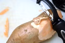 Không gọt vỏ những thực phẩm này khi ăn, nhiễm độc có ngày