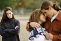 Năm điều người thứ ba luôn có, làm vợ nên cảnh giác 