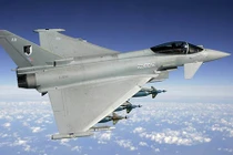 Ghê sợ sức mạnh tiêm kích “cuồng phong” Eurofighter Typhoon