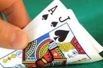 Con bạc nữ bị đánh đập và bắt xem cảnh hiếp dâm