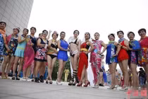 Trung Quốc: Cụ ông, cụ bà tham gia thi "người đẹp bikini"