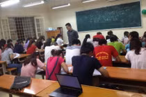 Thầy giáo bỏ việc lương cao, mở lớp tiếng Anh miễn phí