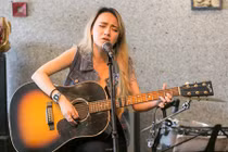 Bạn trai nói gì khi cùng Xuân Nghi về Việt Nam? 