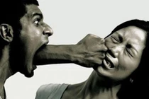 Người đàn bà 7 năm bị chồng bạo hành tình dục 