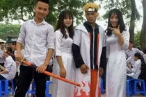 Hóa trang thành Naruto, nam sinh được hộ tống ra khỏi cổng trường