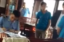 Thiếu 1 vé, đoàn 22 du khách bị tạm giữ ở vịnh Hạ Long