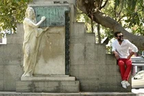 Khó tin vị soái ca sành điệu vốn là kẻ ăn mày