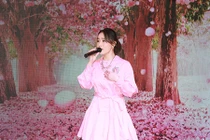 Xót xa mỹ nhân Hoa ngữ đẹp nhất “Lộc đỉnh ký” đi hát rong