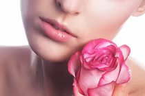 Mẹo trị môi thâm bằng vitamin E đơn giản