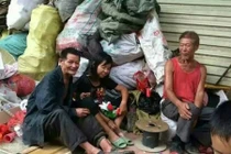 Ông lão vô gia cư tay không "bắt" được vợ trẻ gây sốt