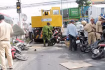 Tử thần rình rập khi dừng đèn đỏ