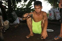 Kinh hãi cảnh mưa xuống, cả bầy đỉa khổng lồ vào tận nhà