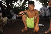 Kinh hãi cảnh mưa xuống, cả bầy đỉa khổng lồ vào tận nhà