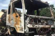 Thanh Hóa: Xe chở dầu bốc cháy ngùn ngụt giữa đường