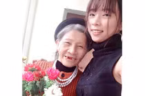 Hình ảnh cảm động của sinh viên mồ côi và bà 75 tuổi