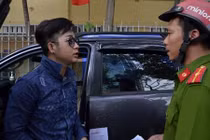 Sao Việt PR khi bị phạt xe: Trò lố mới của showbiz