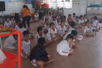 Trường mẫu giáo ”kêu cứu” vì ô nhiễm từ vườn thanh long