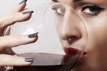 Điều kỳ diệu gì xảy ra khi bạn uống một ly rượu vang mỗi ngày?