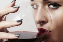 Điều kỳ diệu gì xảy ra khi bạn uống một ly rượu vang mỗi ngày?