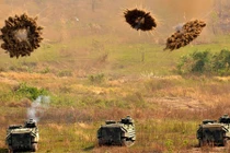 Xe chiến đấu LVTP-7 Mỹ khiến BTR-60, BMP-3 Nga chào thua