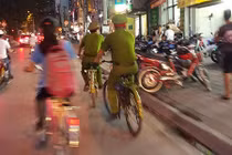 Công an Hà Nội tuần tra bằng xe đạp: Xin đừng làm cho đẹp!