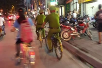Công an Hà Nội tuần tra bằng xe đạp: Xin đừng làm cho đẹp!