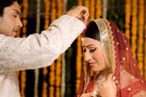 Mời 18.000 góa phụ dự đám cưới con trai