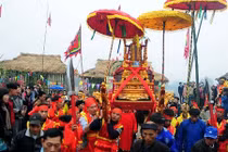 Lạ lùng lễ hội rước “của quý” khủng nhất Việt Nam