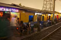 Những dịch vụ chỉ có ở quận đèn đỏ trụy lạc nhất thế giới