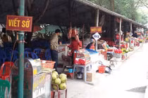 Du khách bị chèo kéo xem bói ở Côn Sơn - Kiếp Bạc