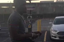 Chàng trai vung 660 triệu đồng vào đám đông gây "bão"