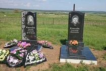 Đào huyệt, xây mộ xong, rồi đi bắn chết cảnh sát